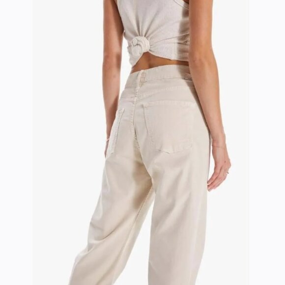 Mother Denim Ditcher Crop in Chalk it Up - Picture 2 of 6